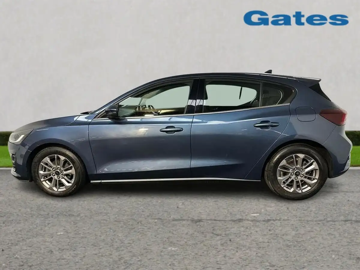 2022-ford-focus-15-titanium-120ps-estate-auto-big-3