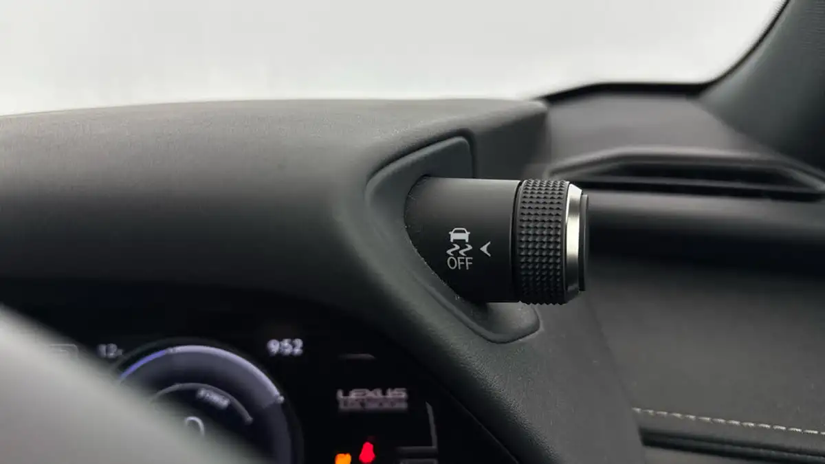 2022-lexus-ux-300e-e-ux-201bhp-big-21