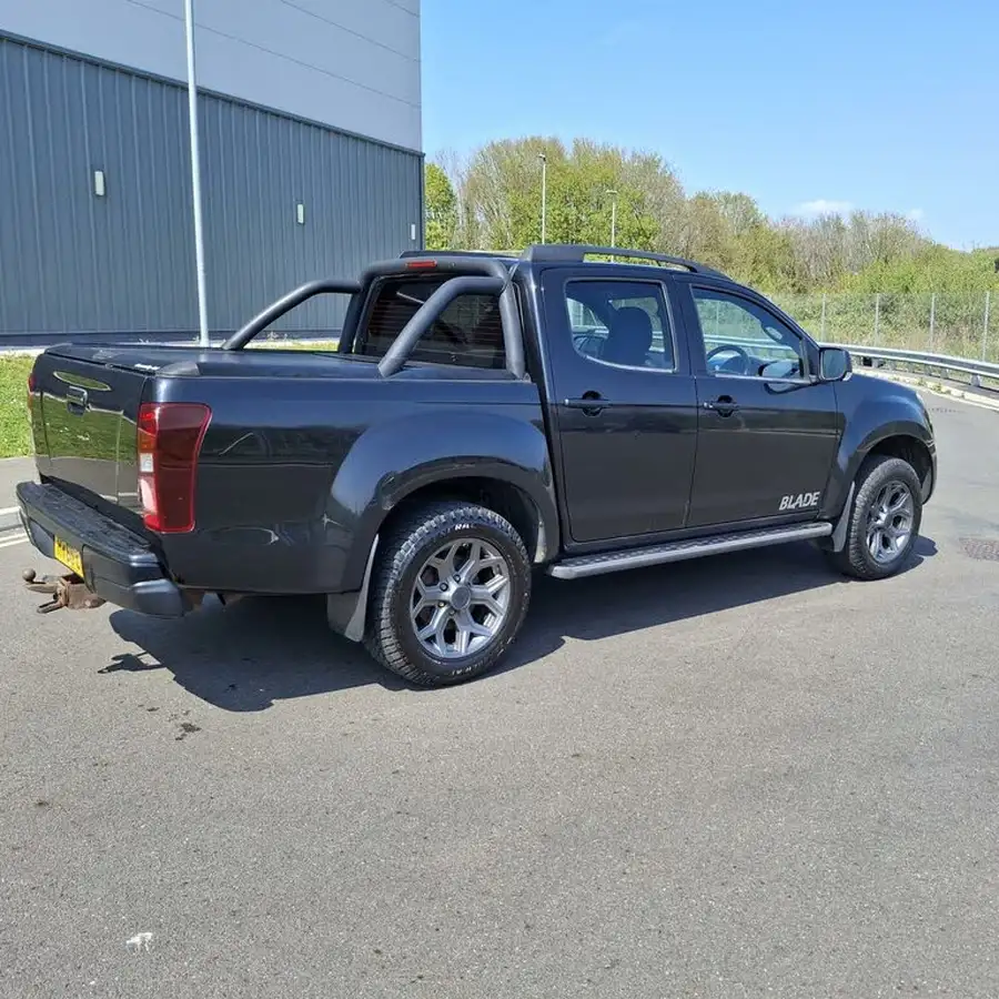 2016-isuzu-d-max-25td-venetian-red-blade-auto-big-13