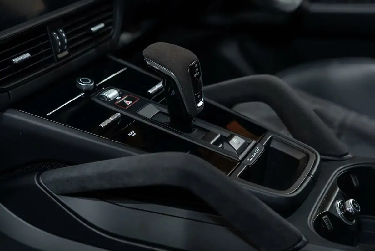 2022-porsche-cayenne-40-v8-turbo-gt-big-12