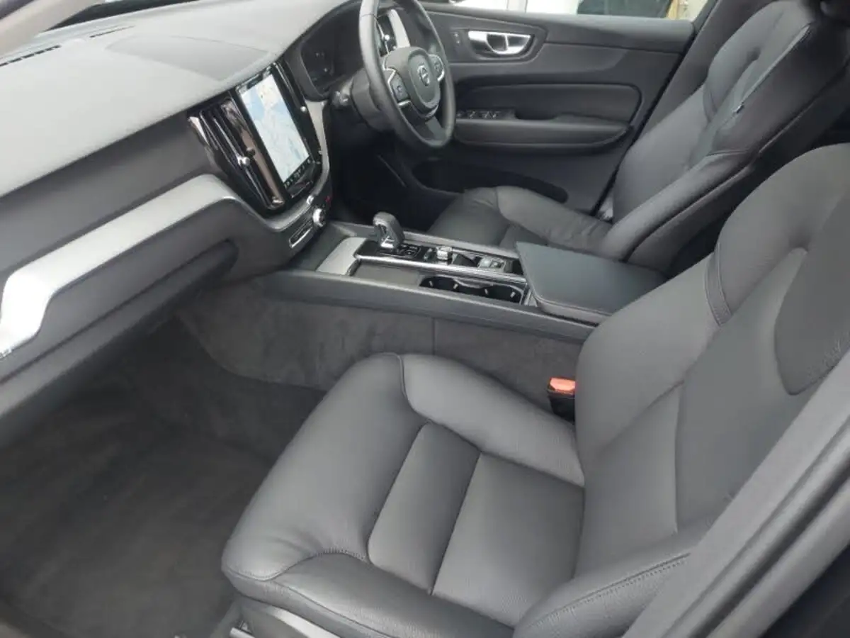 2024-volvo-xc60-20-b5-core-big-4