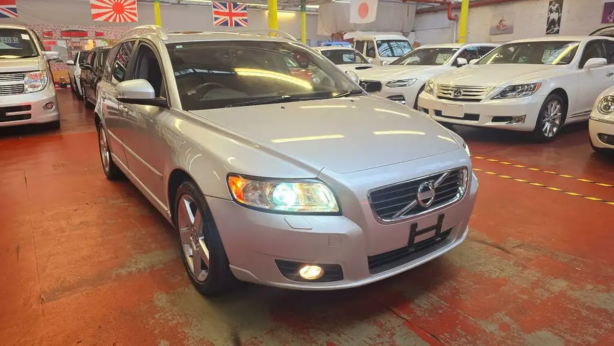 2012-volvo-v50-big-21