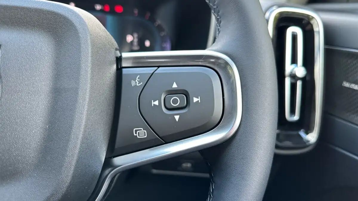 2024-volvo-xc40-20-b4-r-design-pro-big-18