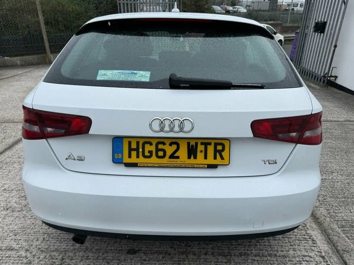 2013-audi-a3-16td-se-hatchback-3d-big-4