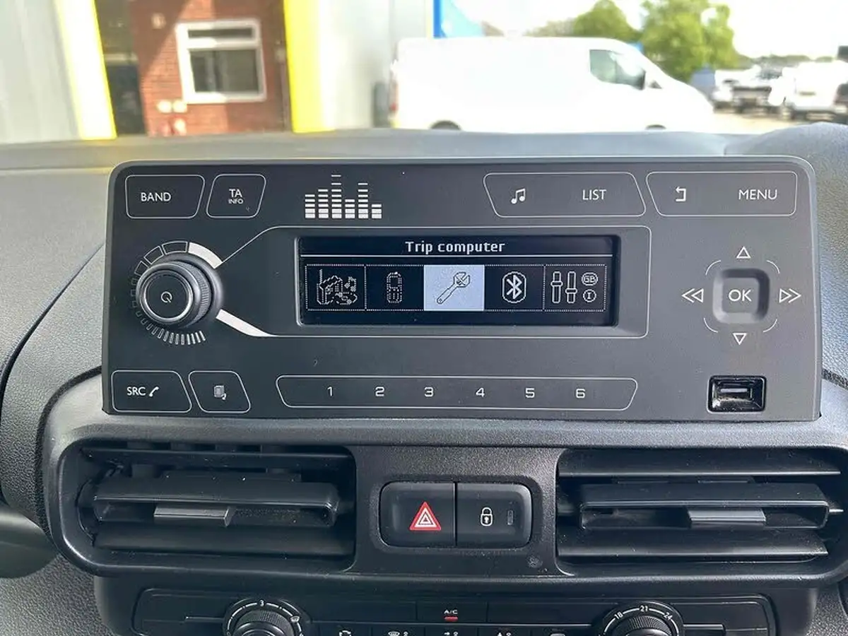 2021-vauxhall-combo-15cdti-dynamic-2300-100pseu6dt-l2h1-panel-big-19