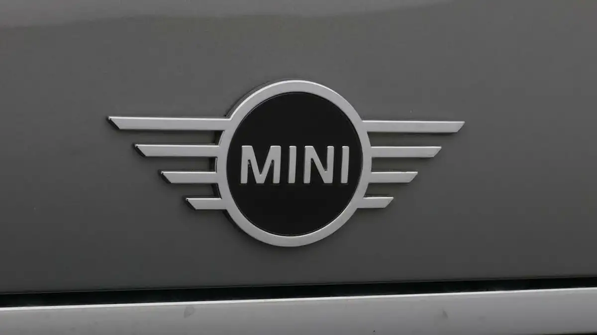 2018-mini-clubman-15-cooper-ss-big-22