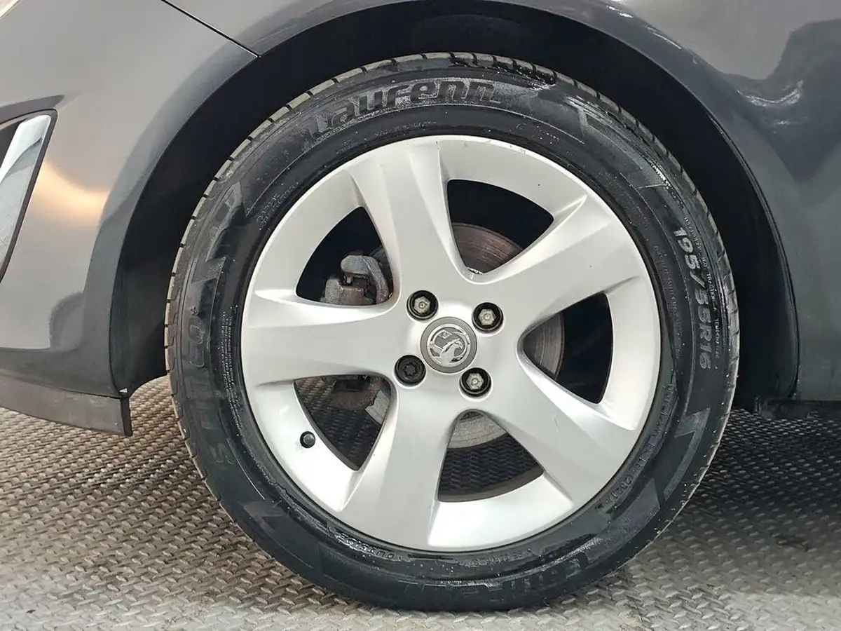 2014-vauxhall-corsa-14-sxi-ac-5d-big-8