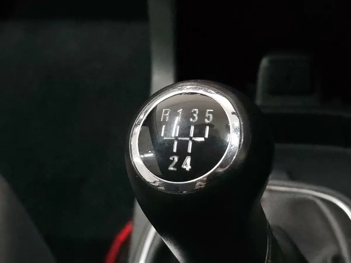 2014-vauxhall-corsa-14-sxi-ac-5d-big-58