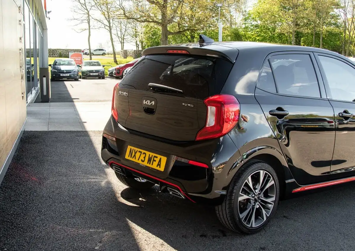 2023-kia-picanto-10-gt-line-big-8