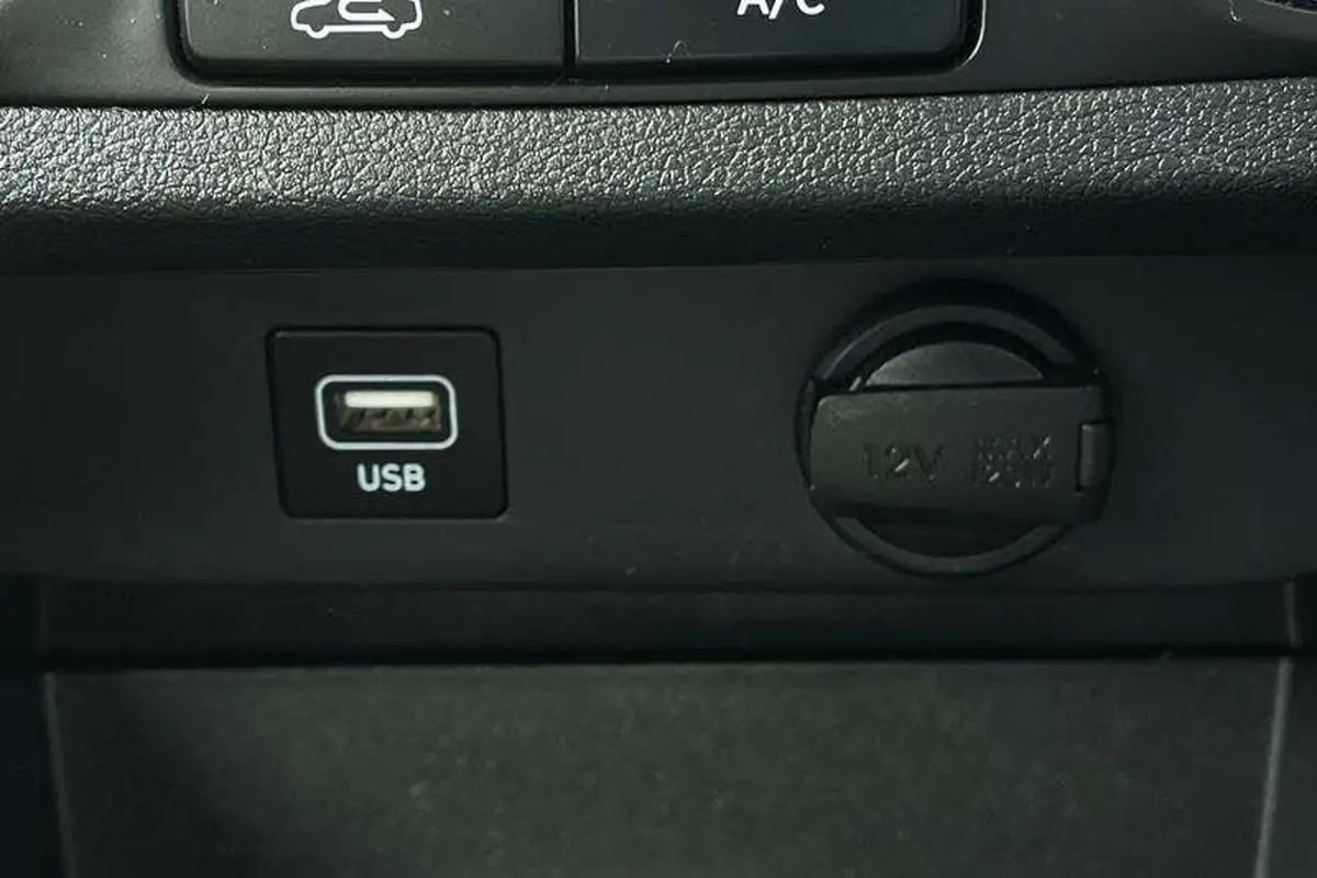 2021-hyundai-i10-12-se-connect-auto-big-30