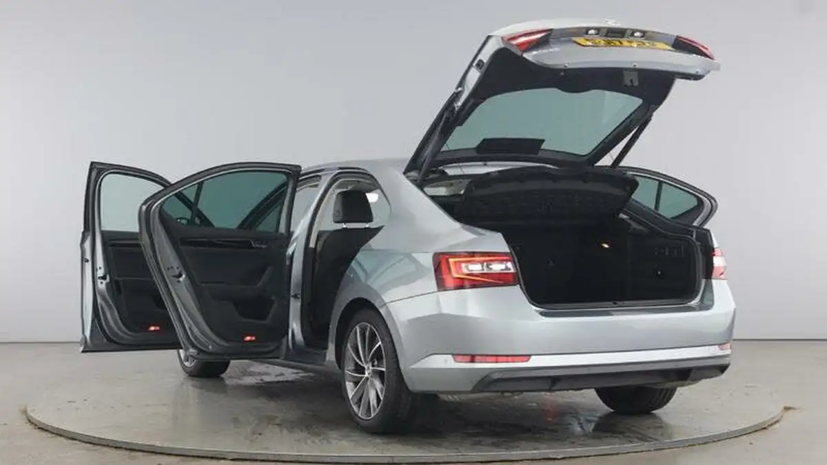 2017-skoda-superb-20-tsi-laurin-klement-220ps-hatchback-big-10