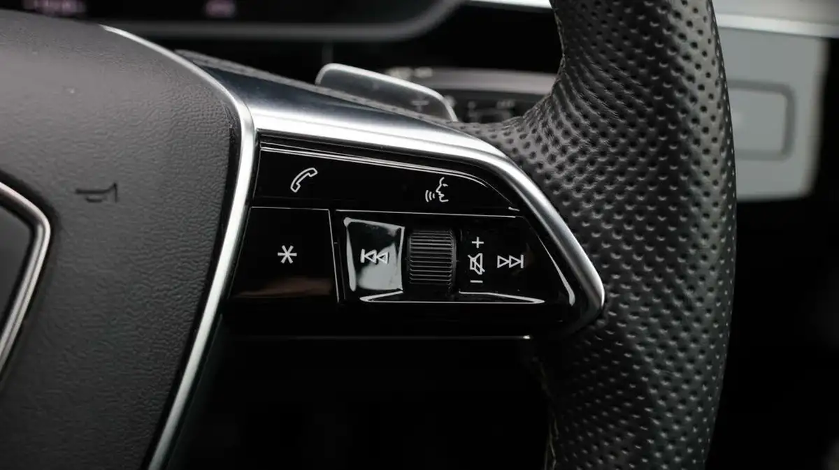 2021-audi-e-tron-55e-s-line-sportback-big-26