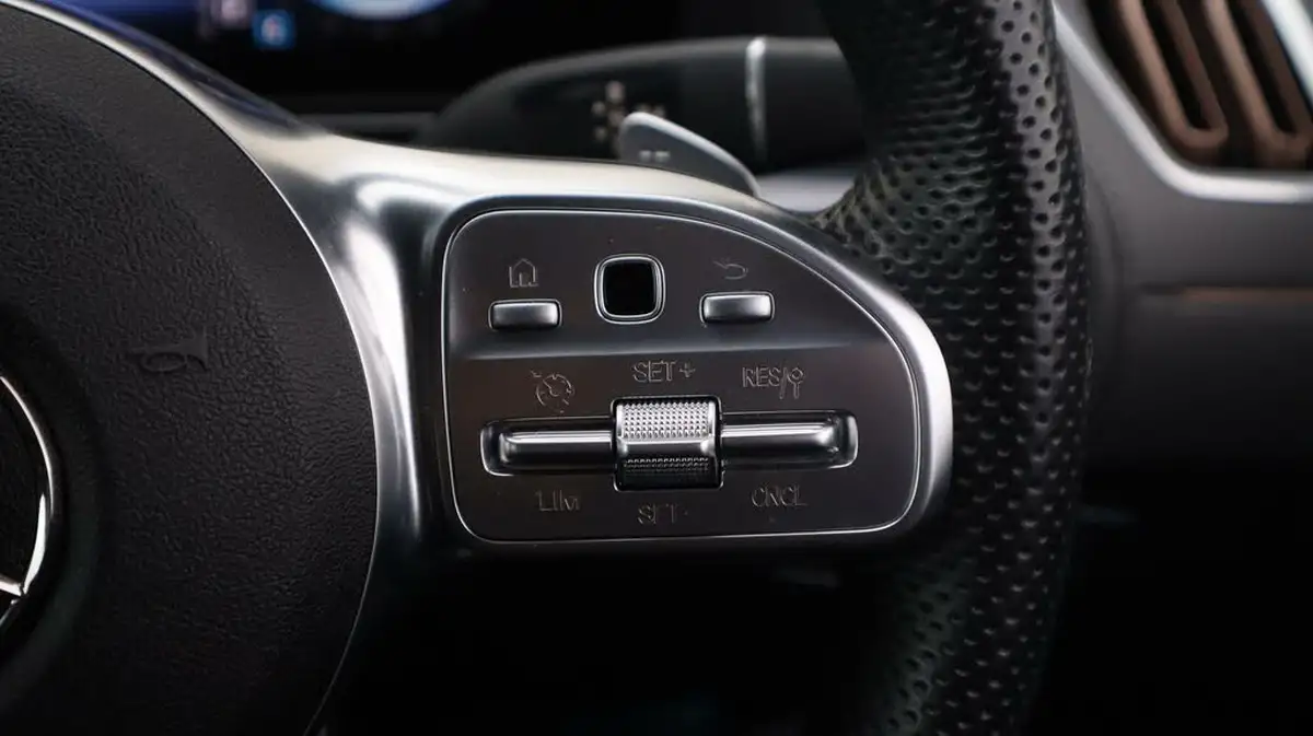 2022-mercedes-benz-eqc-e-eqc-400-amg-line-big-23
