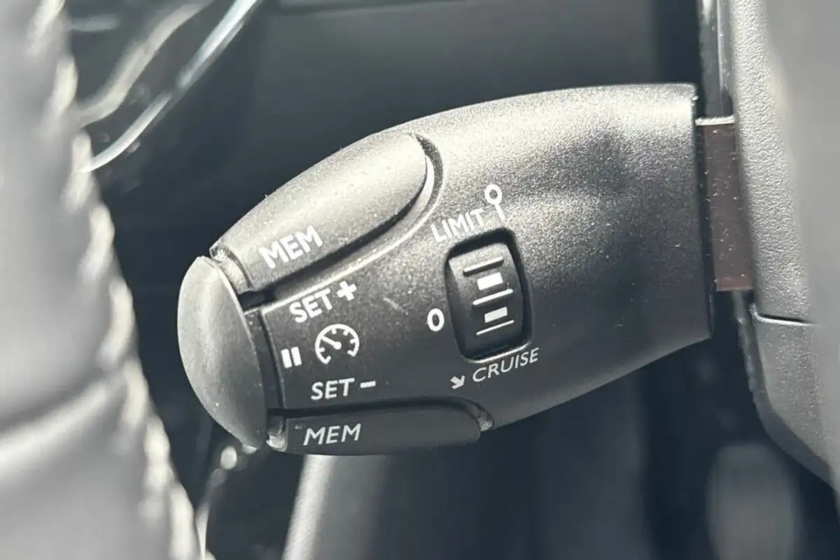 2024-peugeot-2008-suv-12-puretech-allure-130ps-big-29
