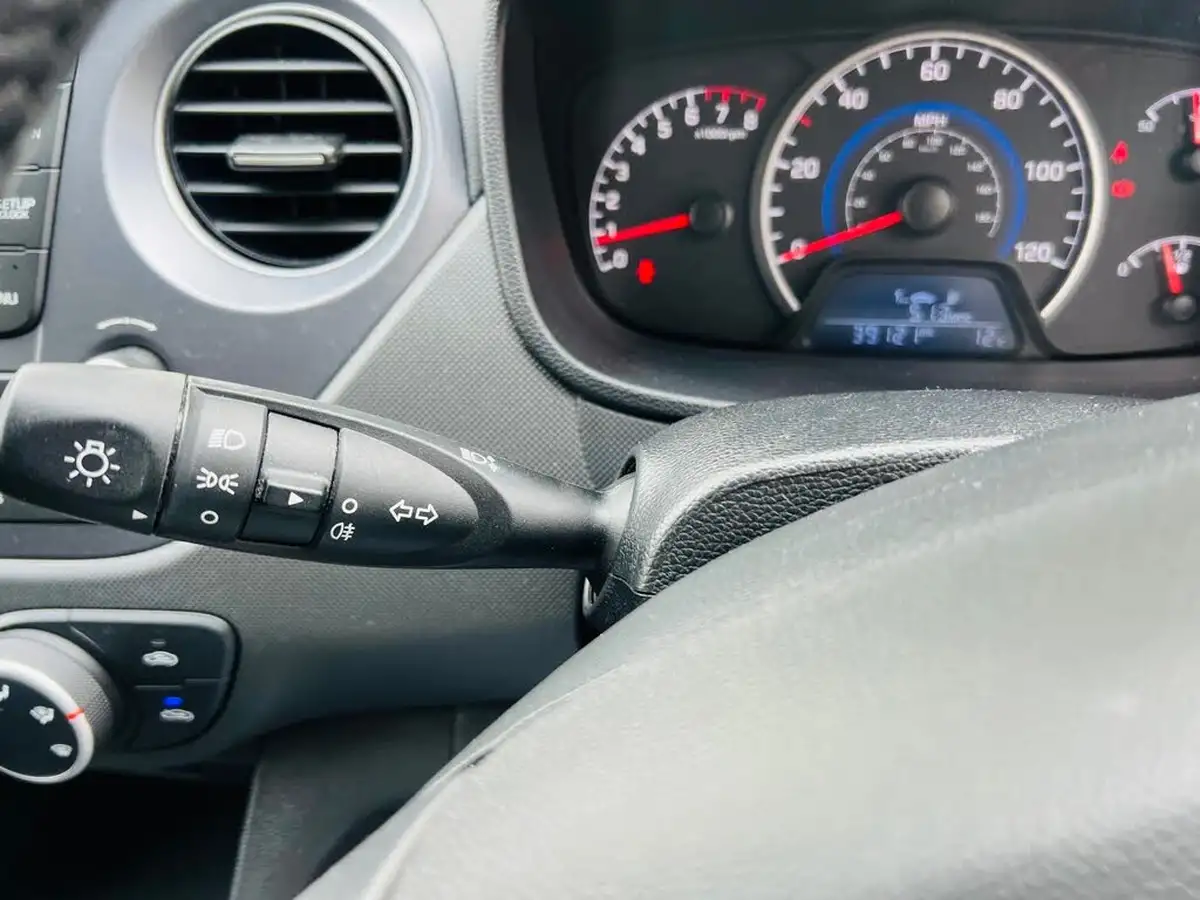 2018-hyundai-i10-10-se-67ps-big-50