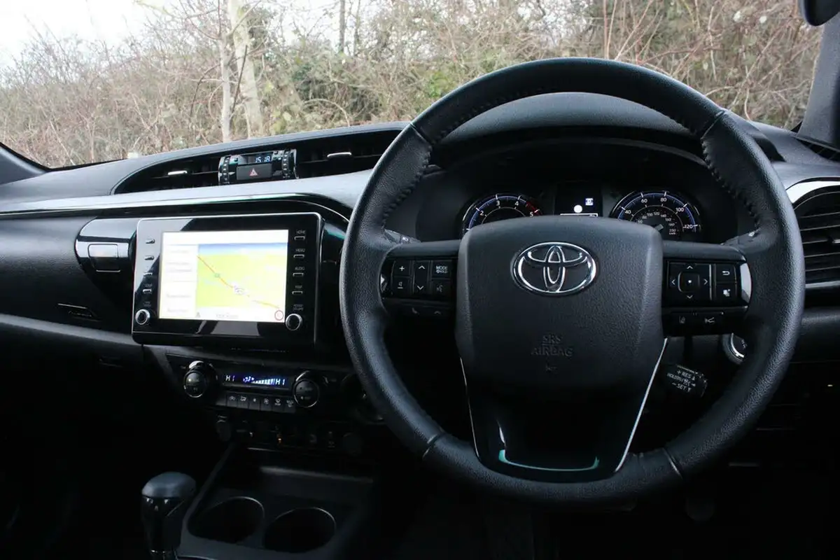 2023-toyota-hi-lux-28d-4d-invincible-x-2754cc-auto-big-8