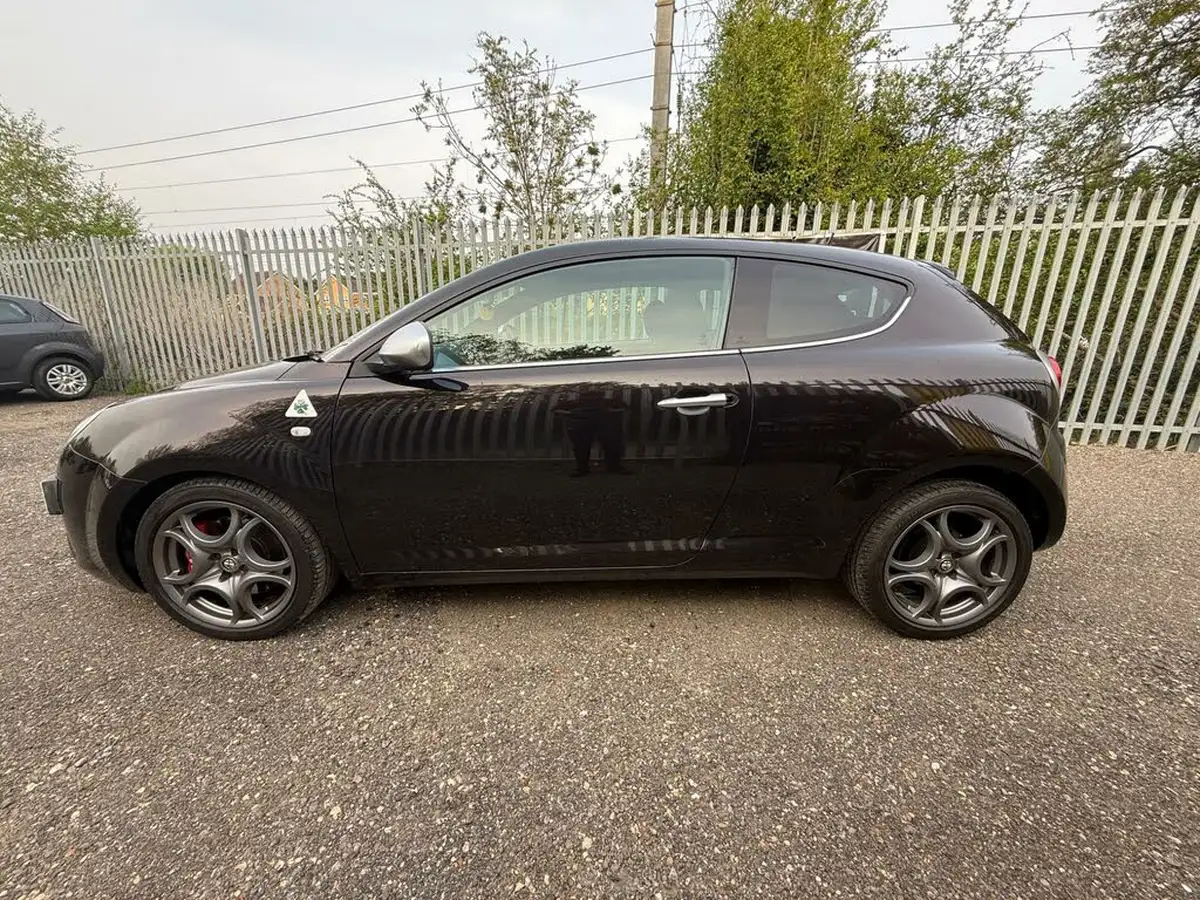 2011-alfa-romeo-mito-14-quadrifoglio-verde-big-3