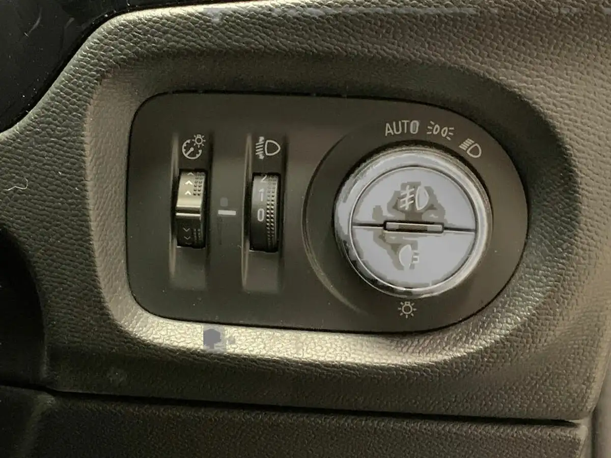 2021-vauxhall-corsa-e-sri-premium-big-20