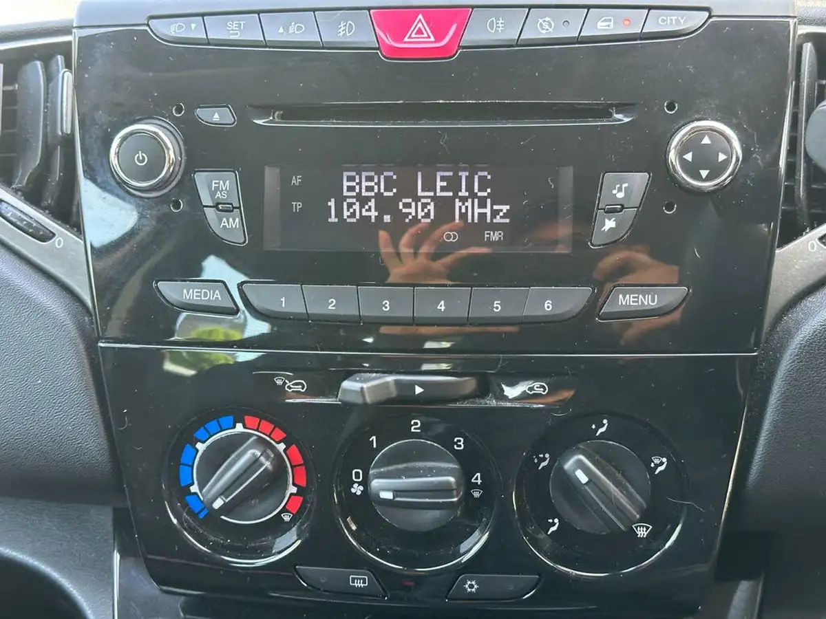 2014-chrysler-ypsilon-12-s-big-30