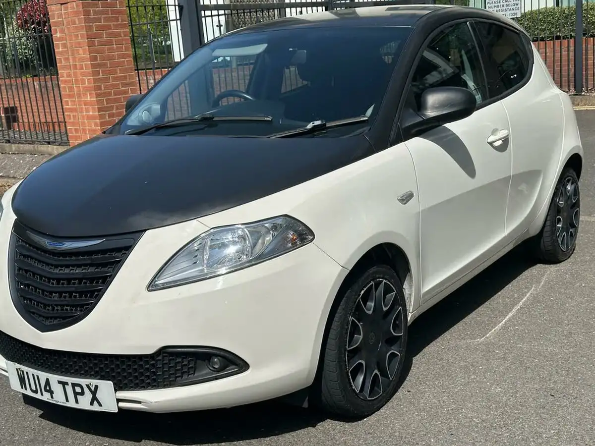 2014-chrysler-ypsilon-12-s-big-6