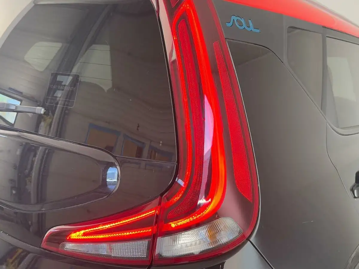 2022-kia-soul-ev-maxx-big-32