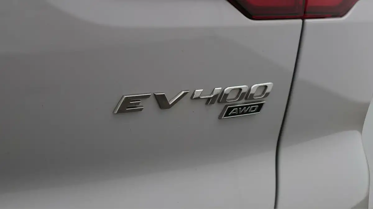 2022-jaguar-i-pace-ev400-hse-big-22