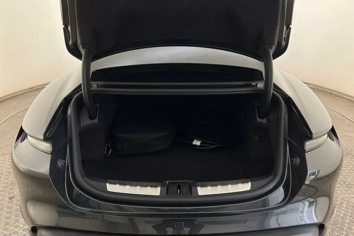 2021-porsche-taycan-e-turbo-big-11