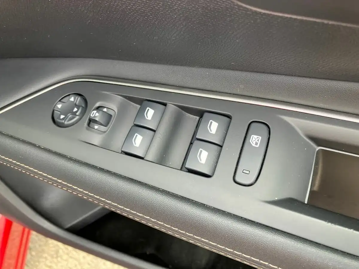 2019-peugeot-3008-suv-16-puretech-gt-line-180bhp-ss-eat8-big-17