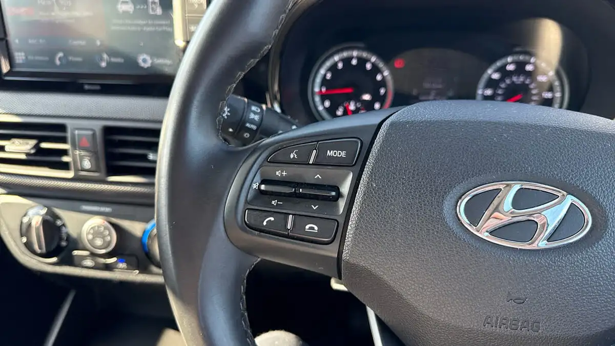 2023-hyundai-i10-10-se-connect-big-22
