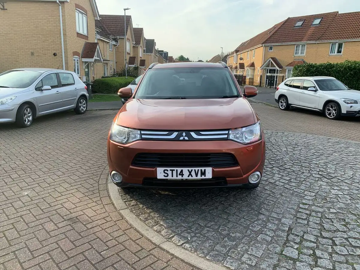 2014-mitsubishi-outlander-22di-d-gx4-big-6