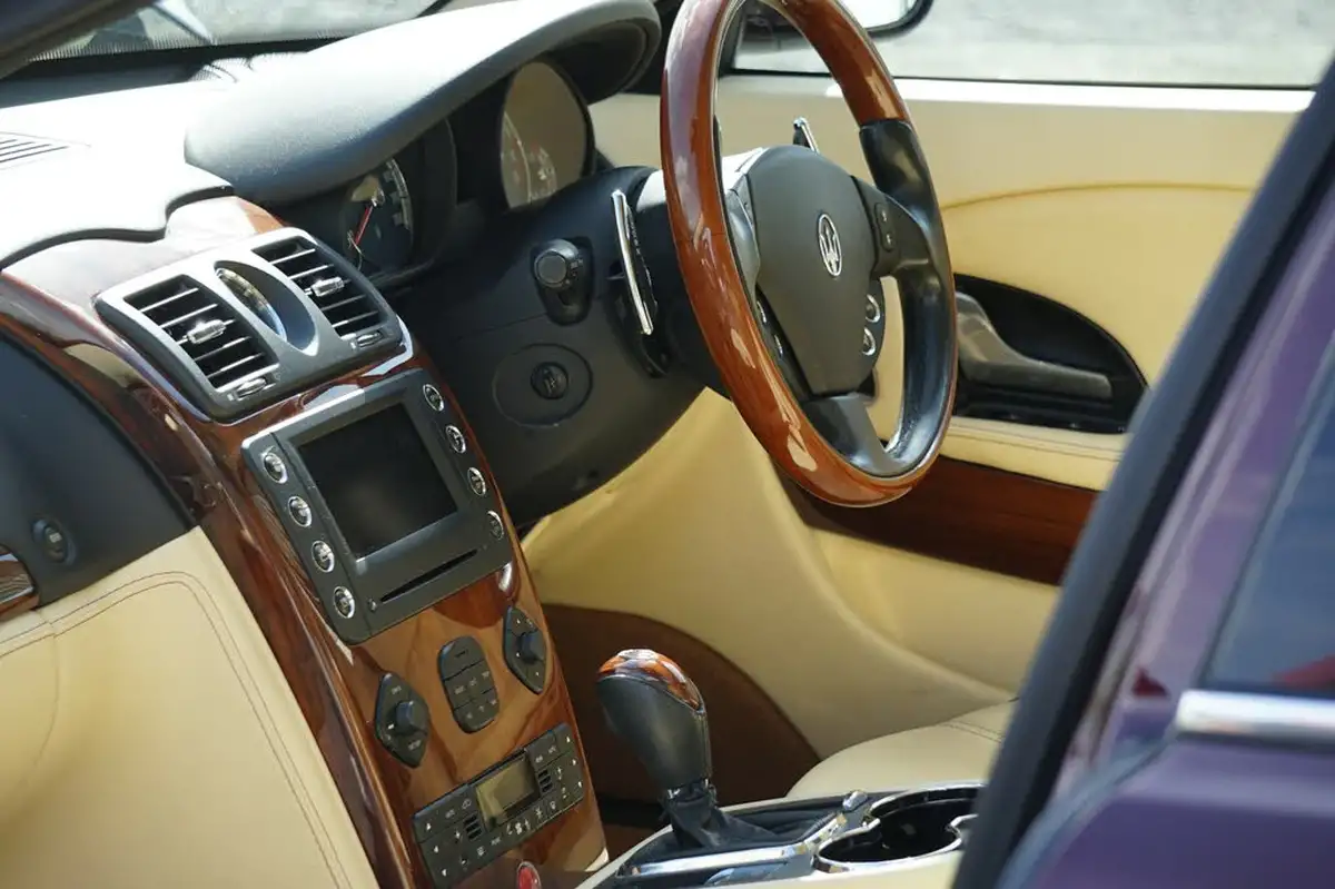 2007-maserati-quattroporte-42-auto-big-26