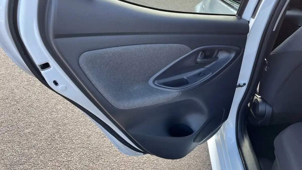 2021-toyota-yaris-15-vvt-i-design-big-30