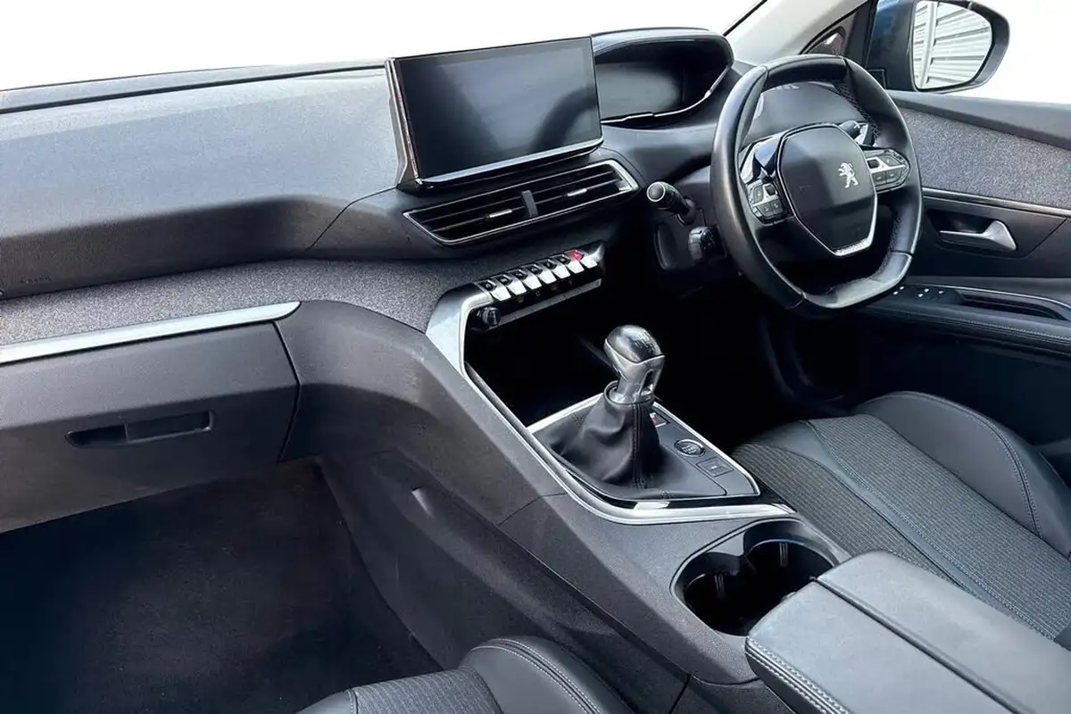 2021-peugeot-3008-suv-12-puretech-allure-premium-big-14