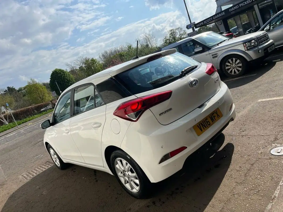 2016-hyundai-i20-12-se-hatchback-5d-big-5