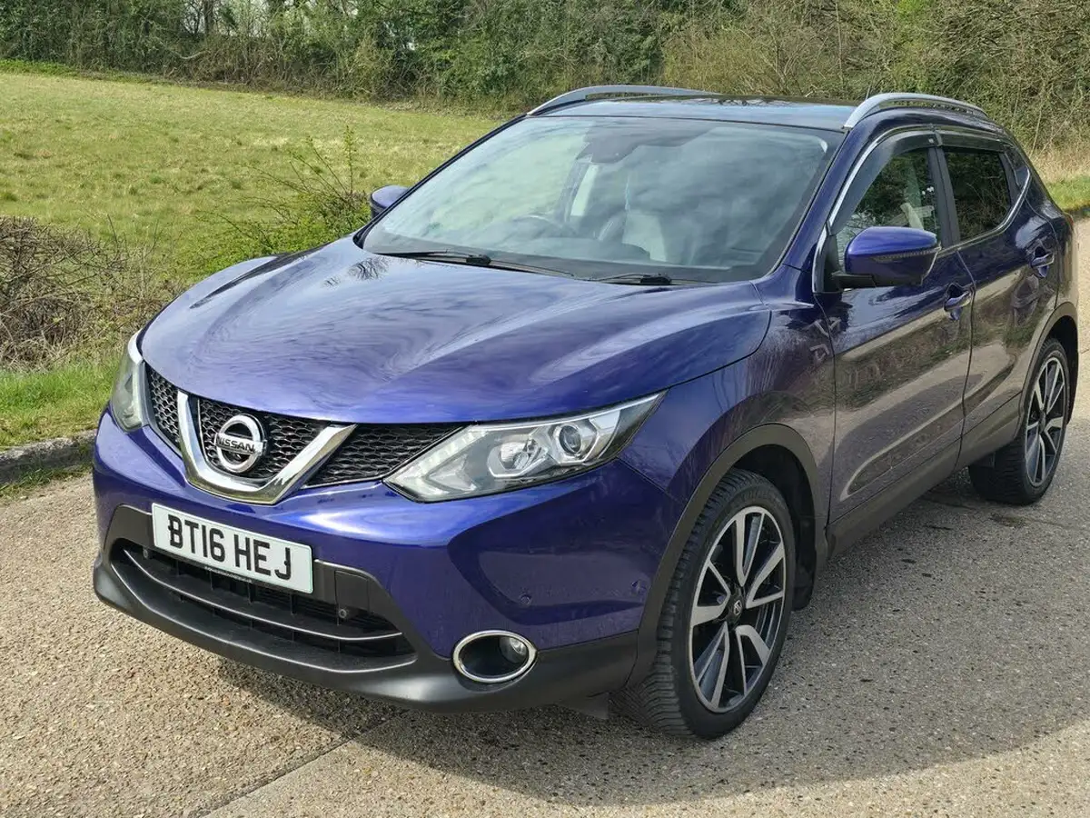 2016-nissan-qashqai-12-dig-t-tekna-big-30