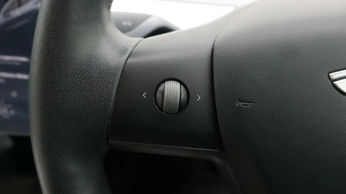 2020-tesla-model-3-e-performance-big-23