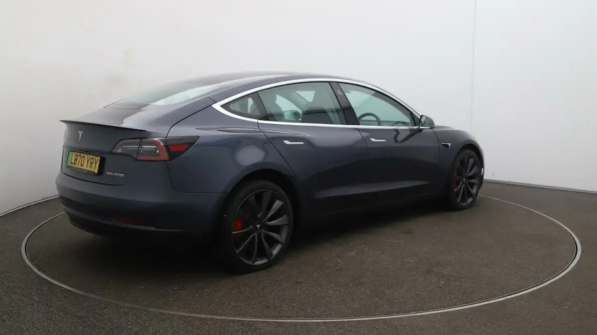 2020-tesla-model-3-e-performance-big-44