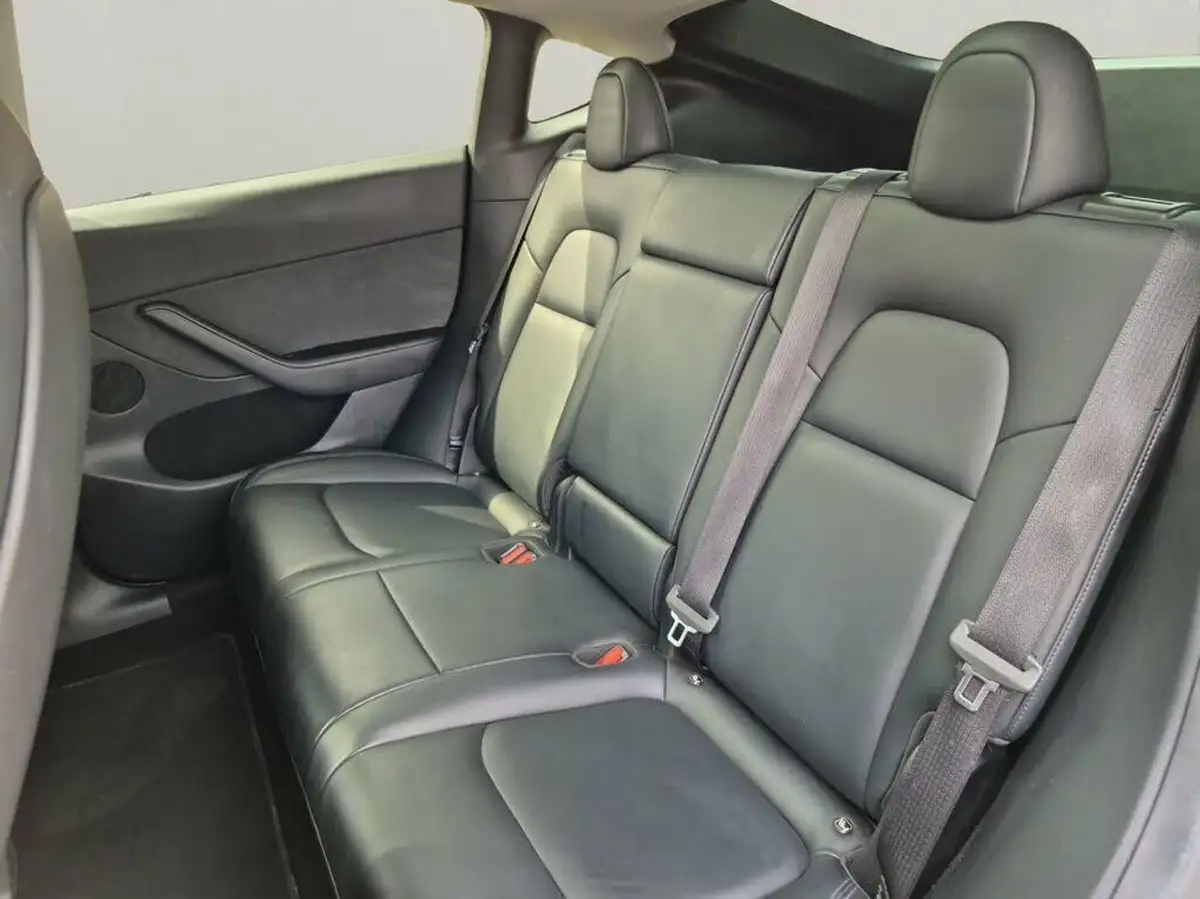 2022-tesla-model-y-e-long-range-big-26