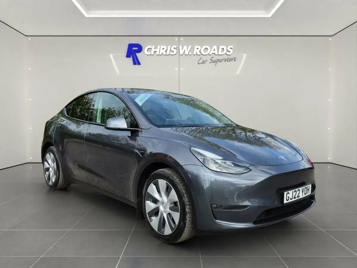 2022-tesla-model-y-e-long-range-big-0