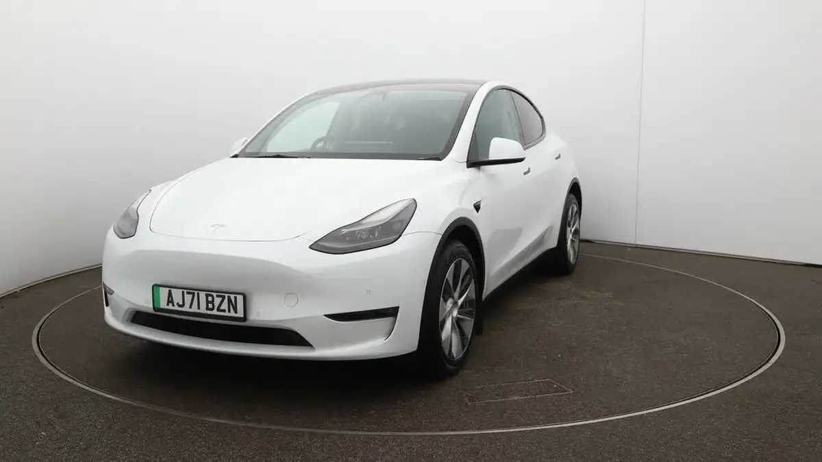 2022-tesla-model-y-e-long-range-big-29