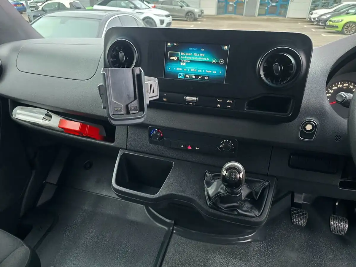 2018-mercedes-benz-sprinter-21cdi-311-l2h1-panel-van-rwd-eco-gear-360-big-13
