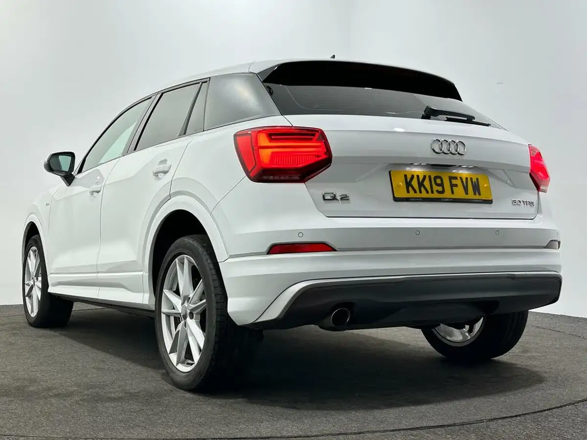 2019-audi-q2-10-30-tfsi-s-line-big-46