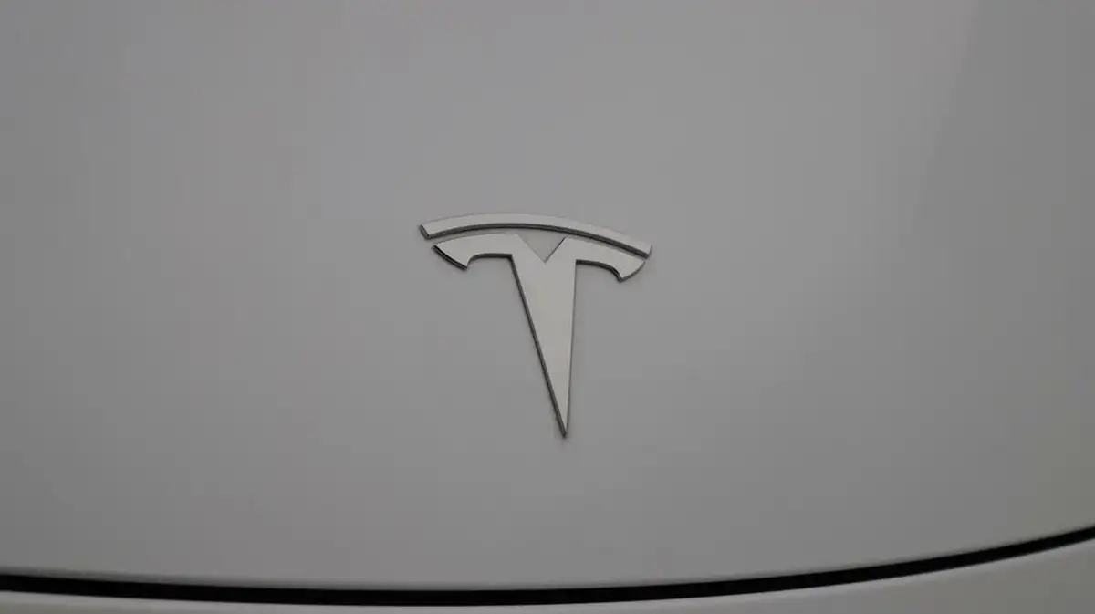 2023-tesla-model-y-e-long-range-big-22