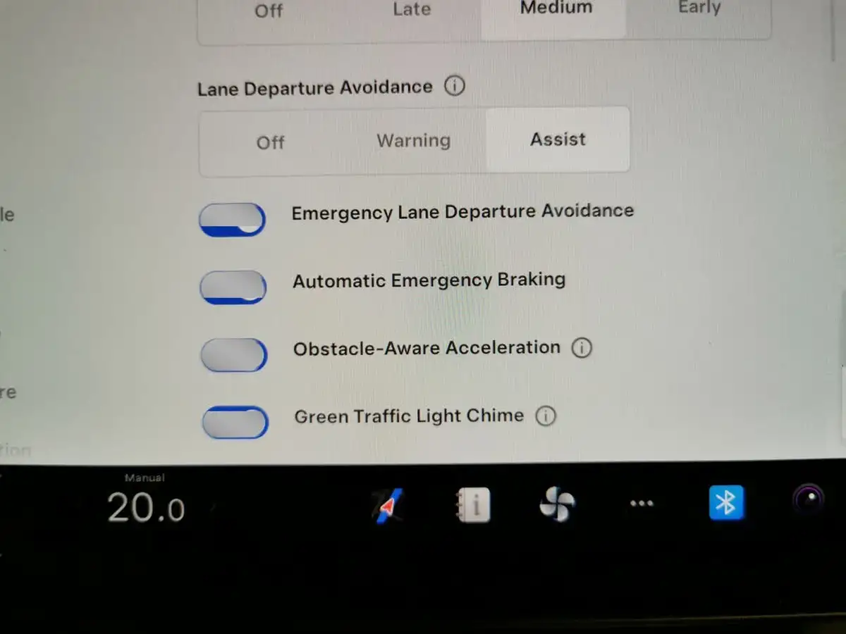 2022-tesla-model-3-e-long-range-big-21
