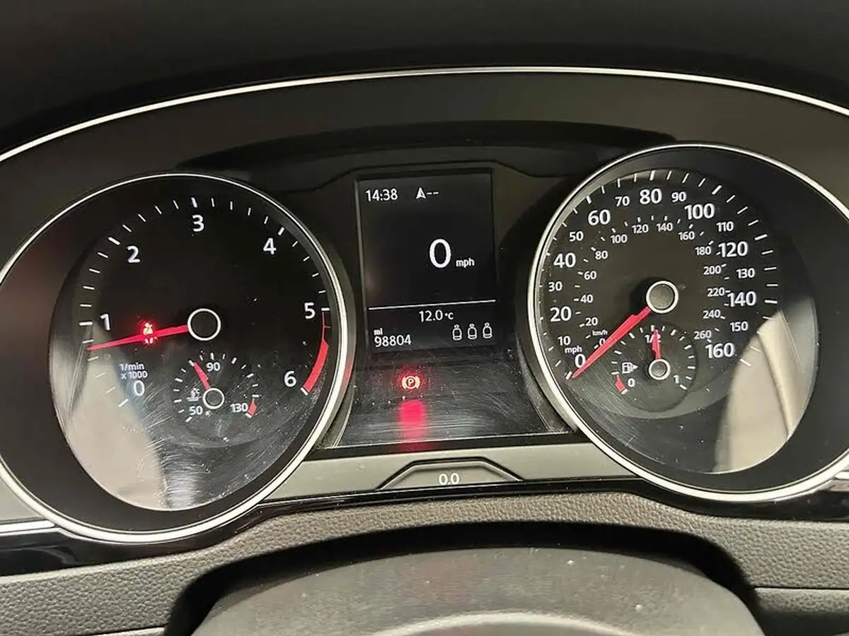 2016-volkswagen-passat-20tdi-se-business-estate-5d-big-10