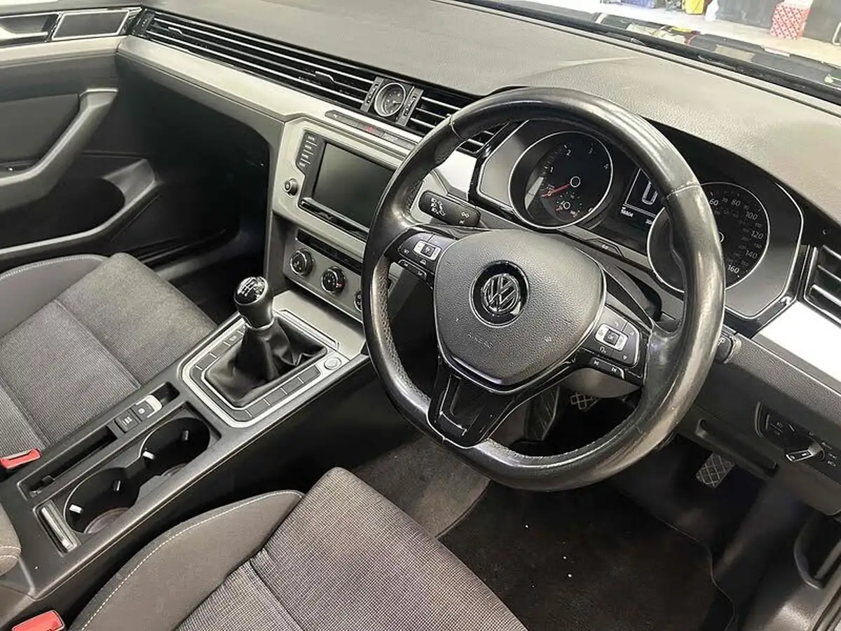 2016-volkswagen-passat-20tdi-se-business-estate-5d-big-6