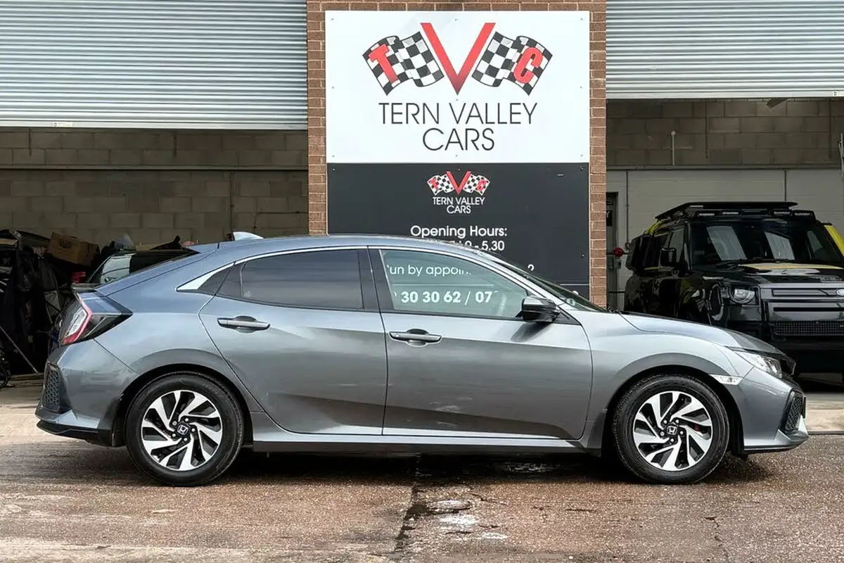 2018-honda-civic-10-vtec-turbo-se-126ps-hatchback-5d-big-22