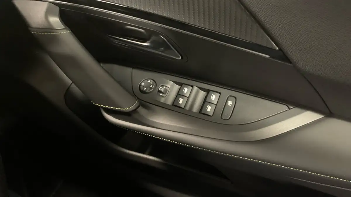 2023-peugeot-2008-suv-big-21