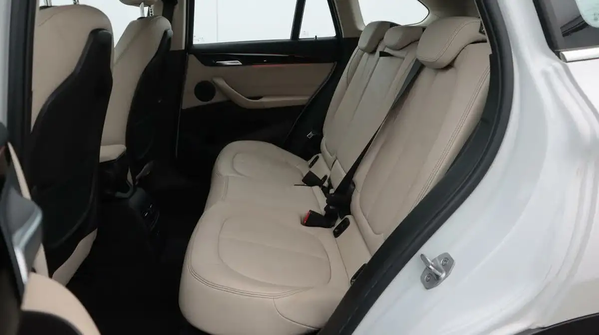 2021-bmw-x1-20-sdrive20i-xline-big-16