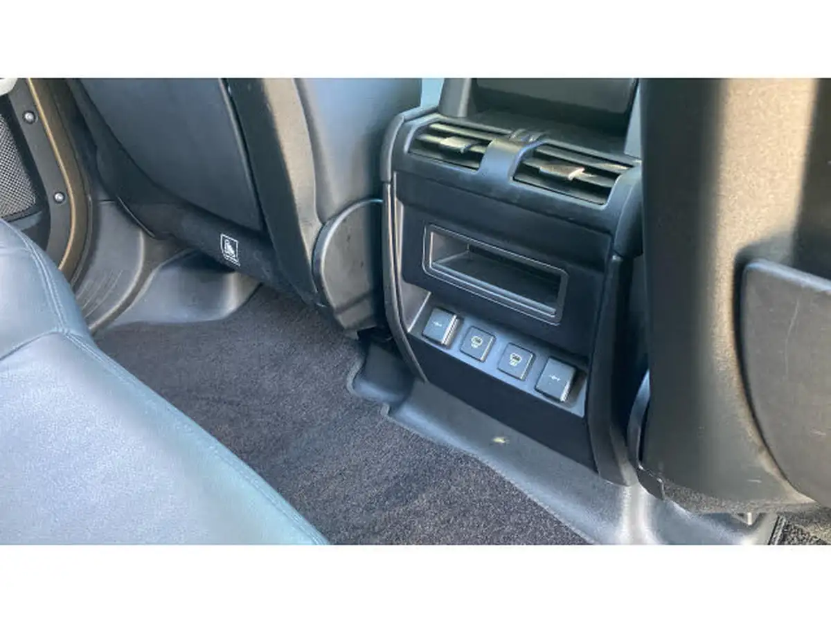 2021-land-rover-110-defender-30-d250-xs-edition-big-17